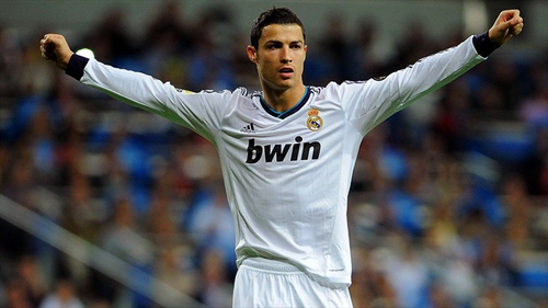 状态出色！唐斯全场投篮23中13，暴砍35分18篮板豪华两双（唐斯手感火热，23投13中砍下35分18篮板，豪取大号两双）