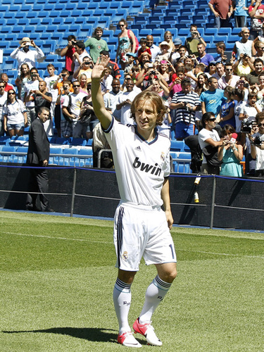 西蒙尼：朱利亚诺希望继续成长，我们也会全力帮助他（西蒙尼：朱利亚诺渴望持续提升，我们会尽全力助他成长）