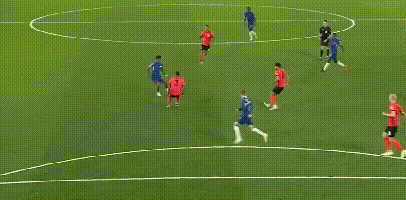 AC米兰快速反击连连威胁（AC米兰连番快反频频制造险情）