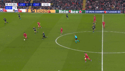 眼眶被塞尔塔球员打出血，结果收到黄牌（被塞尔塔球员打到眼眶出血，反而还吃到黄牌）