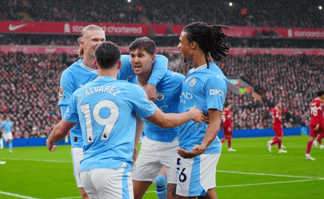 感谢俱乐部，U16国少球员身穿各自俱乐部训练服拍摄全家福（向俱乐部致意，U16国少队员着本队训练服拍全家福）