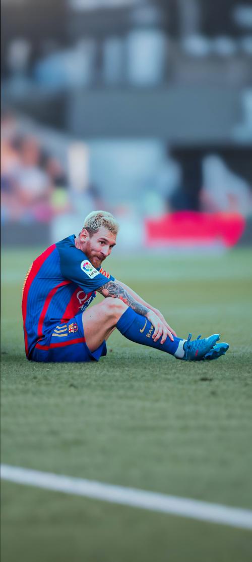 曼联主场4比1大胜狼队，B费梅开二度，姆贝莫、芒特破门，终结对手不胜纪录，升至第六。（曼联主场4-1横扫狼队：B费双响，姆贝莫、芒特建功，终结对手不胜纪录，升至第六位）