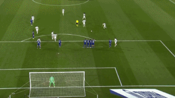 全网首发，足球纪录电影《决战梭鱼湾》明日12：00登陆爱奇艺（明日12：00，足球纪录电影《决战梭鱼湾》全网首发，上线爱奇艺）